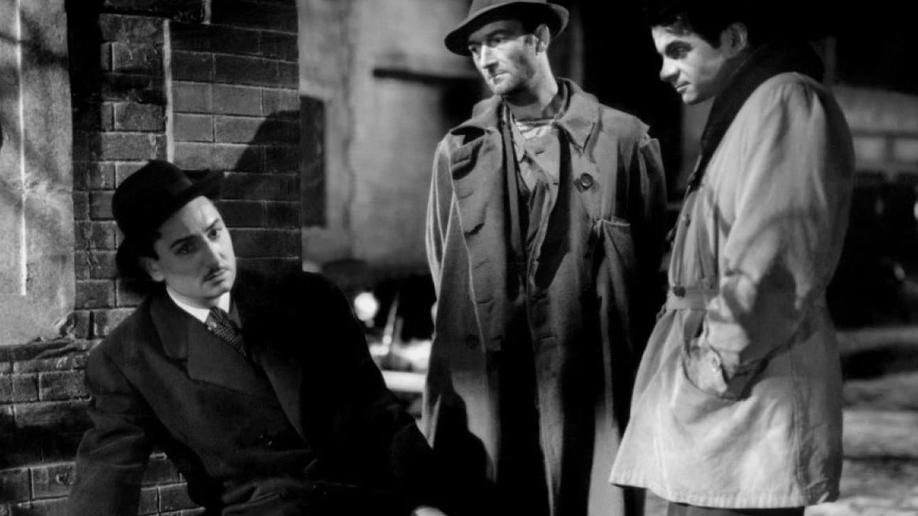 Backdrop for Les portes de la nuit